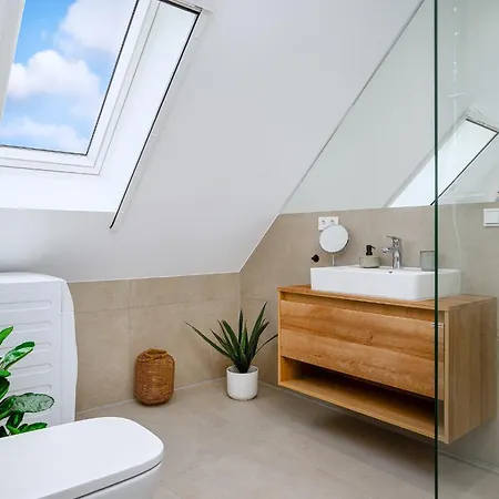 Vista 6, Neu, Og Mit Zwei Baedern Und Balkon! Apartment Greetsiel